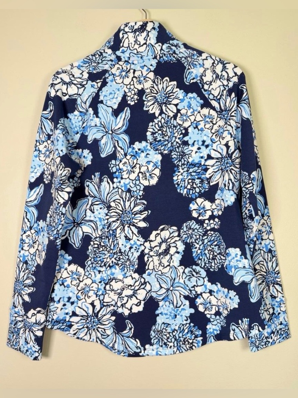 Lilly Pulitzer Skipper Popover Low Tide Navy Bouquet All Day Floral UPF 50+Large - Picture 6 of 7